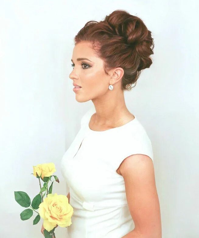 Прическа высокая на средние волосы на торжество The 8 Most Popular Wedding Hairstyles On Pinterest Holiday party hair, Wedding h