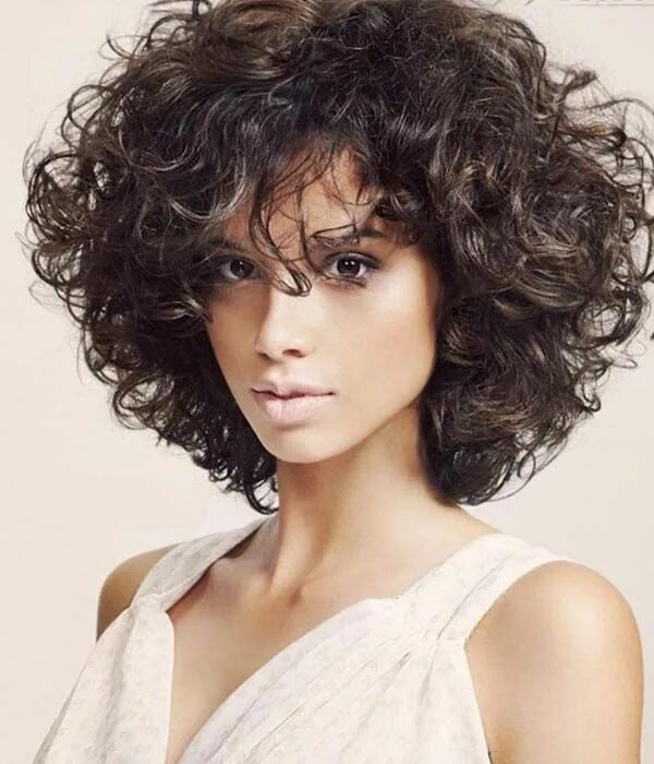 Прическа вьющиеся волосы женская Curly Medium Hairstyles for Prom Medium length curly hair, Haircuts for curly ha