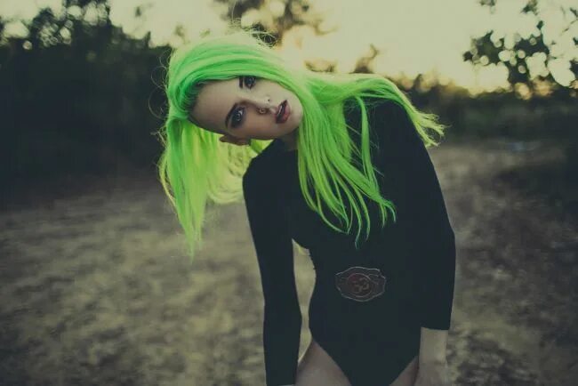 Прическа зеленые волосы Moon Lit Desert Green hair, Neon green hair, Dyed hair