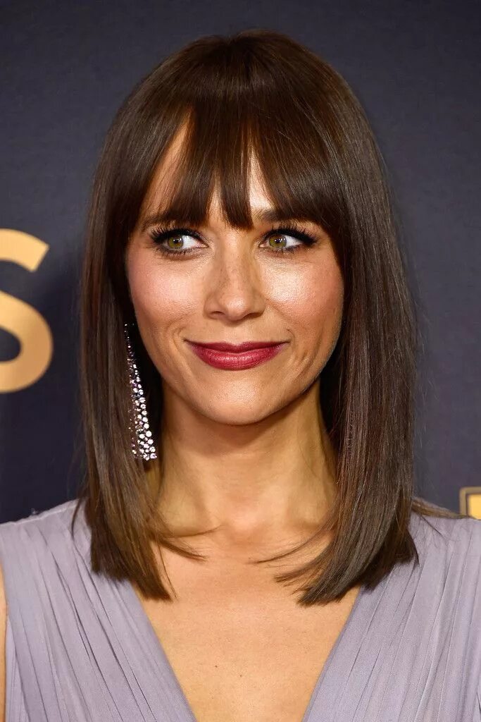 Прическа женская до плеч с челкой Rashida Jones Medium Straight Cut with Bangs Medium hair styles, Balayage straig