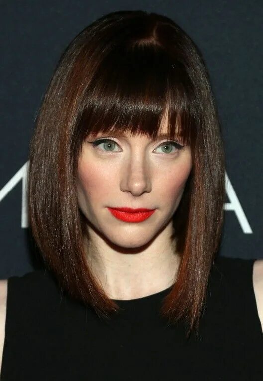 Прическа женская до плеч с челкой asymmetrical bob with bangs - Google Search Bob hairstyles with bangs, Bob hairc