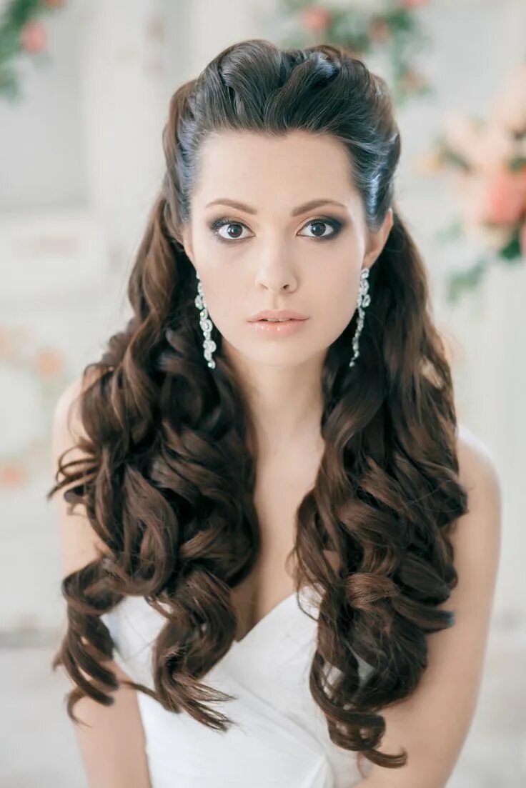 Прическа женская на длинные волосы на вечер Long hair styles, Wavy wedding hair, Wedding hair inspiration