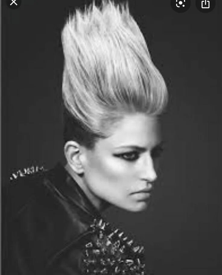 Killer! Mad Max indeed! Mohawk hairstyles for women, Punk hair, Girl mohawk