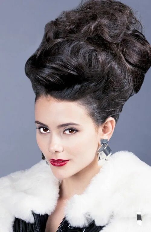 Прическа женских волос 25+ Elegant Beehive Hairstyles for Women in 2022 Hairdos for short hair, Bouffan