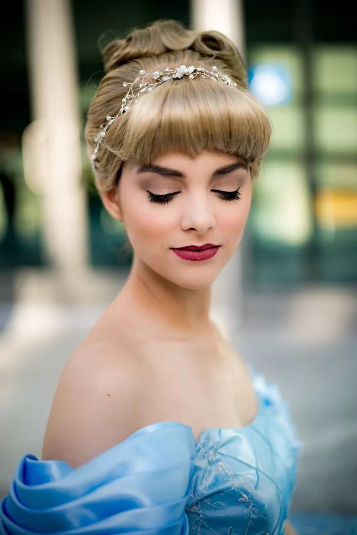 Прическа золушки для девочки DSC7606 Disney princess hairstyles, Cinderella makeup, Princess makeup