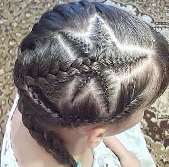 Прическа звездочка для девочки Pin by Mary Martinez on Escolares Girl hair dos, Braided hairstyles, Kids braide