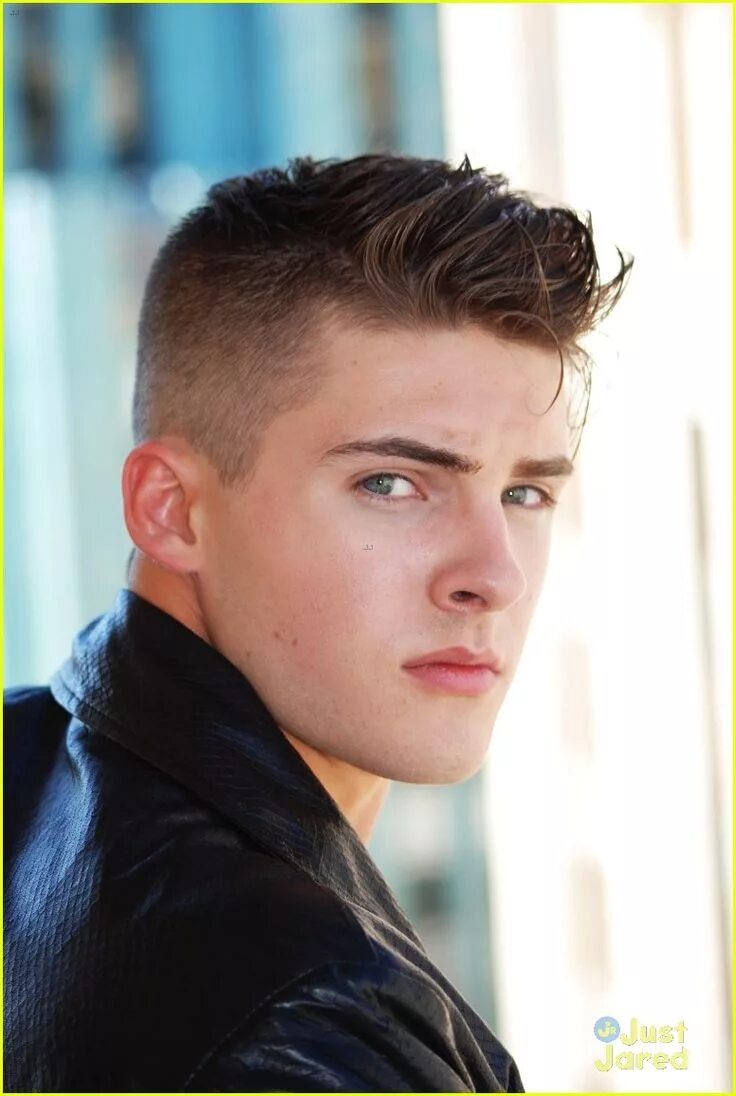 Прически 17 18 лет Theo Cody Christian Teen boy haircuts, Teen boy hairstyles, Boys haircuts