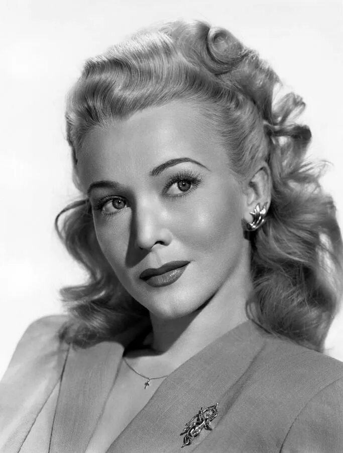 Прически 1940 х годов женские Carole Landis, Ca. Mid-1940s by Everett in 2022 1940s hairstyles, Vintage hairst