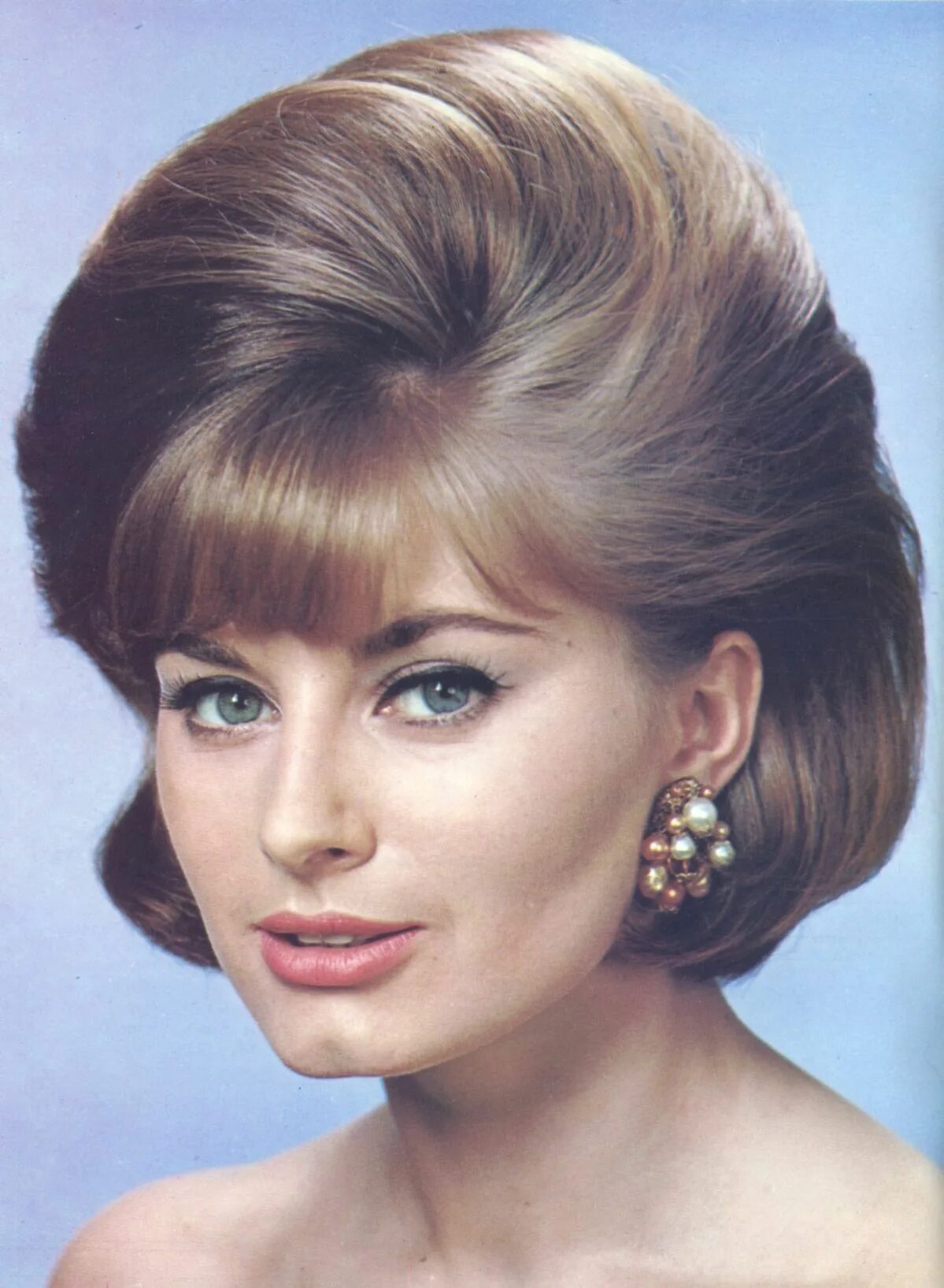 Прически 1960 годов Pin on Big Hair! Retro hairstyles, Hair styles, Bouffant hair