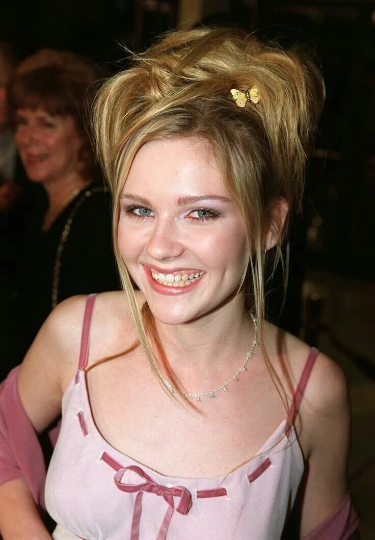 Прически 2000 х годов Kristen Dunst Spider-Man in 2019 Kirsten dunst, 90s makeup, 90s hairstyles