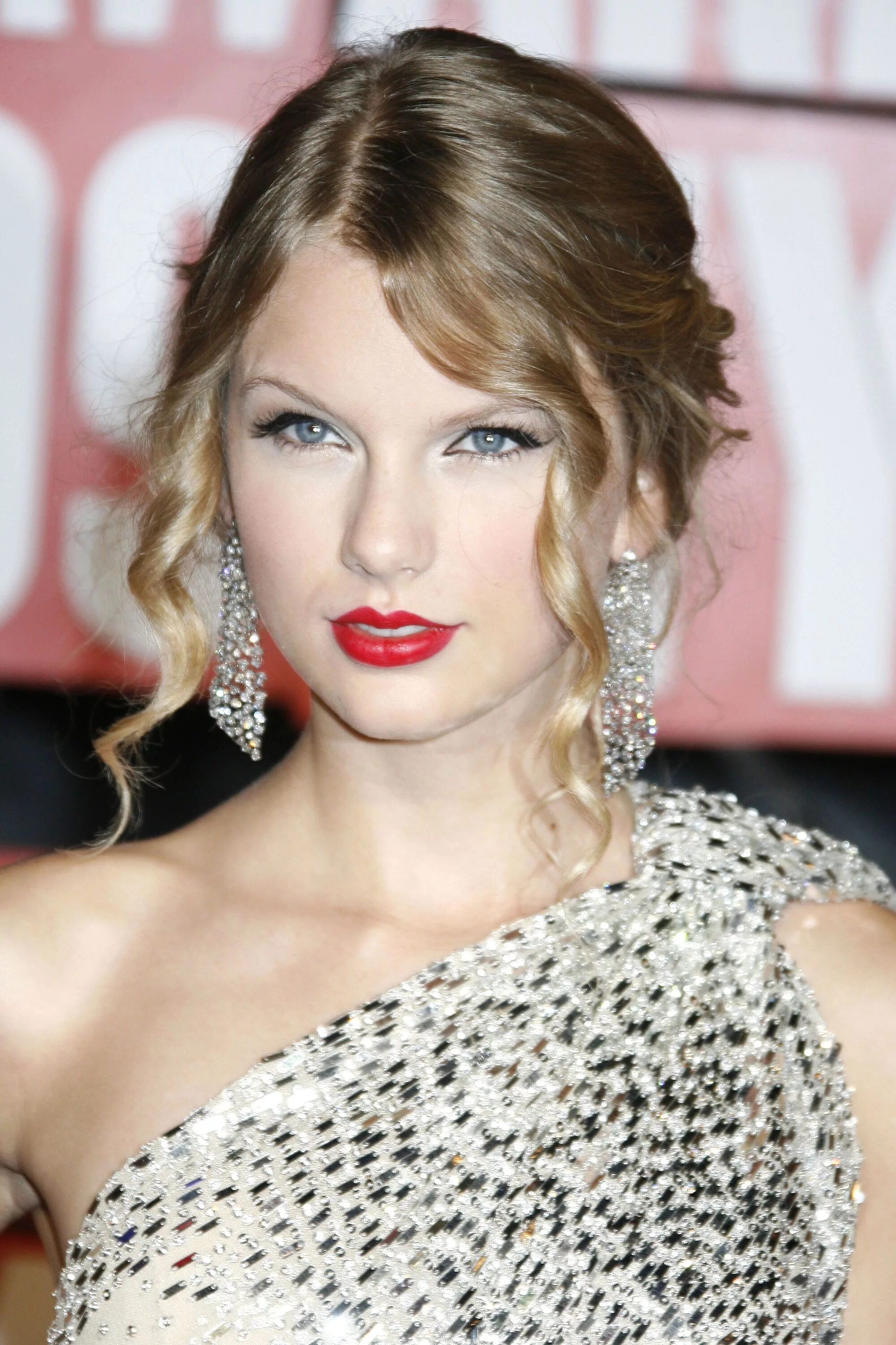 Прически 2009 года Taylor Swift's Amazing Beauty Transformation Through the Years Taylor swift hair