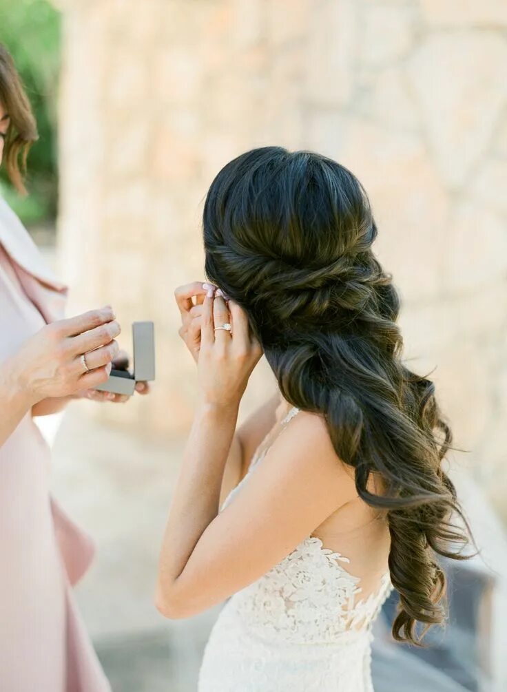 Прически 2024 на свадьбу подружке #weddinghairstyles Bride hair down, Wedding hair down, Wedding hairstyles