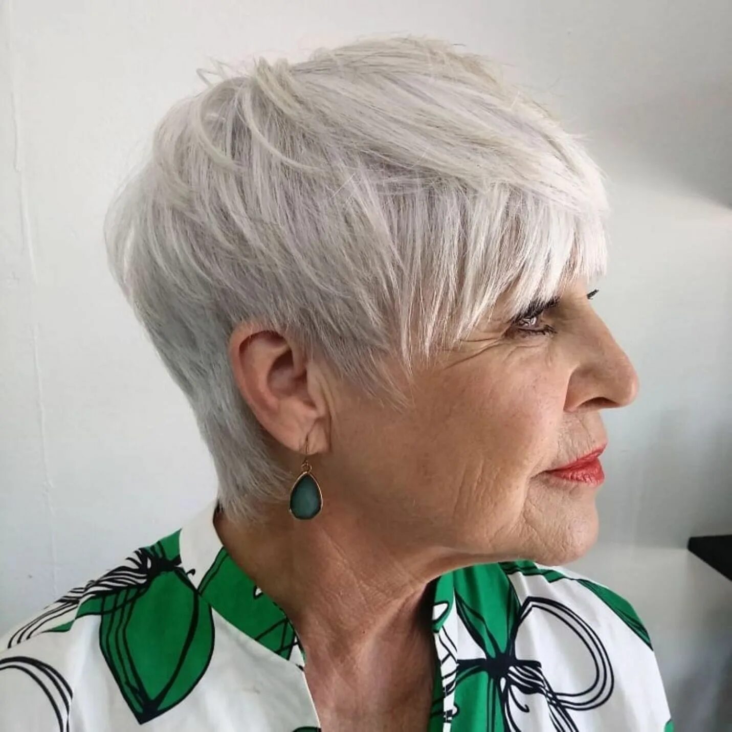 Прически 2024 женские для женщин 60 20 Flawless Pixie Haircuts for Women Over 50 in 2024 Pixie haircut, Womens hairc