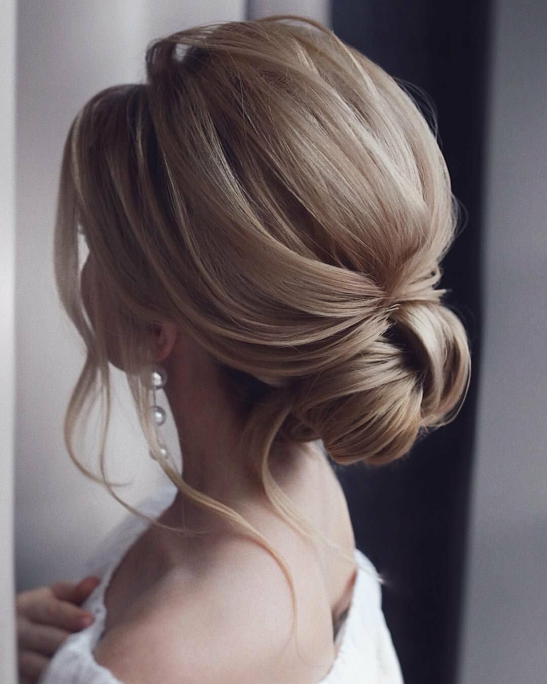 10 Charming Bridesmaid Hairstyles Ideas You Can Try Wedding hairstyles, Bride ha