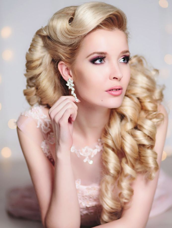 Прически 35 фото Glamorous Wedding Hairstyles with Curls (With images) Glamorous wedding hair, We