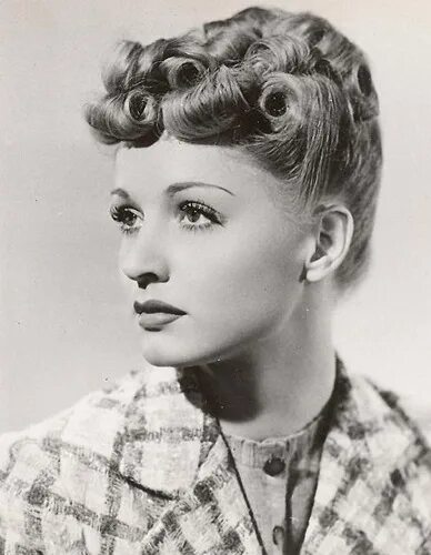 Прически 40х годов женские What Were the Most Popular Hairstyles Of the 1940s? 1940s hairstyles, Vintage ha