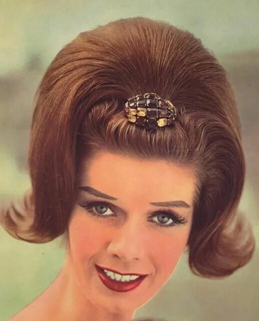 Прически 45 годов фото женские Eyebrows that can cut you Vintage hairstyles, 1960 hairstyles, Retro hairstyles