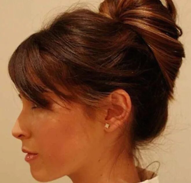 Прически 45 женские длинные волосы Comment réaliser son messy bun en moins de 15 secondes ? Nurse hairstyles, Hair 