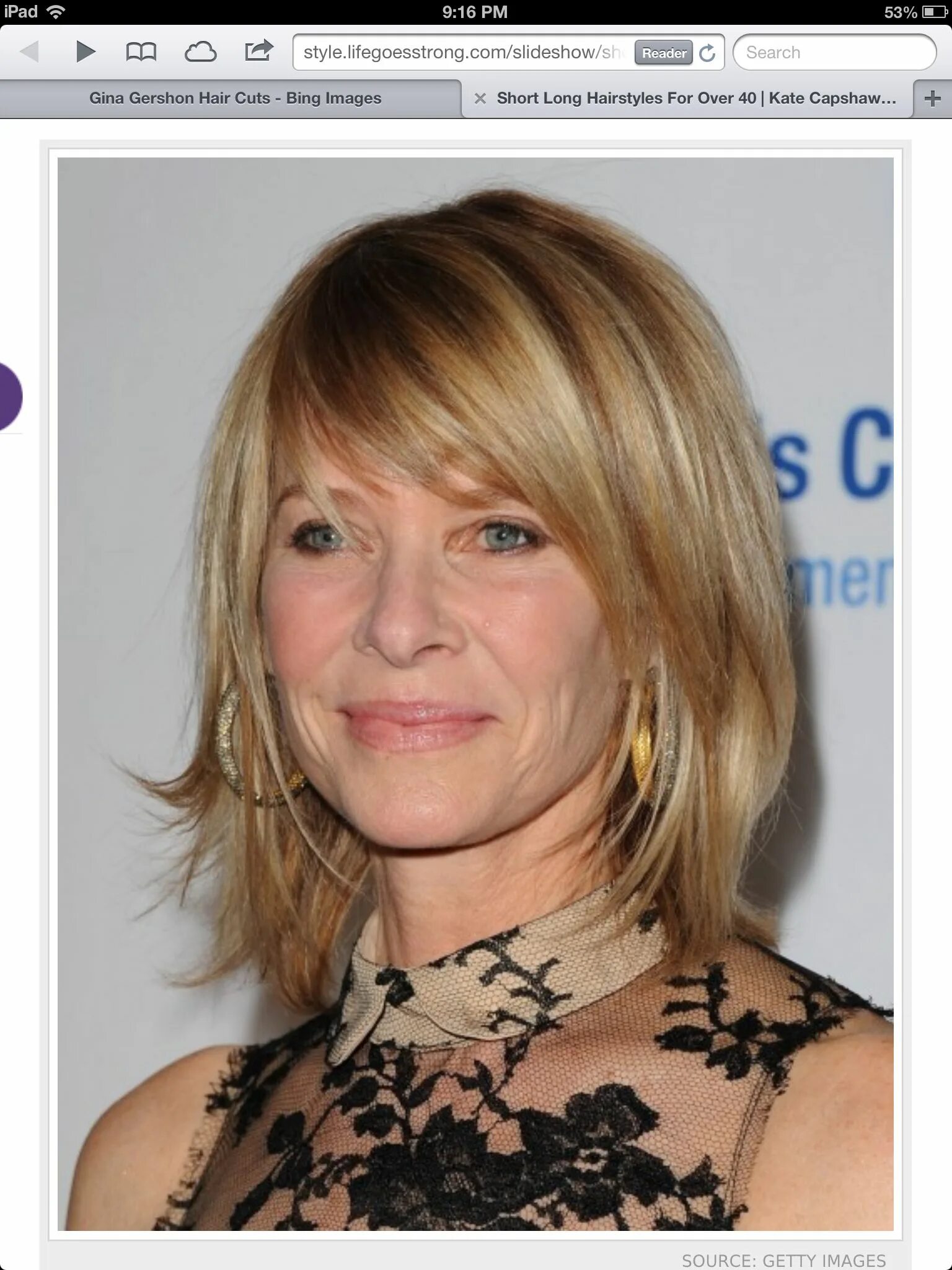 Прически 45 женские средней длины Kate Capshaw - looks awesome! Medium hair styles, Classy hairstyles, Short hair 