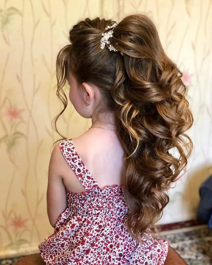 30+ Absolutely Adorable Flower Girl Hairstyles + Tutorials Hair styles, Girl hai