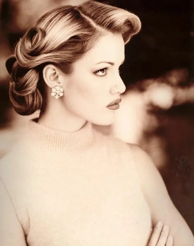 Прически 50 длинные волосы 25 Classic and Beautiful Vintage Wedding Hairstyles Wedding hairstyles updo, Wed