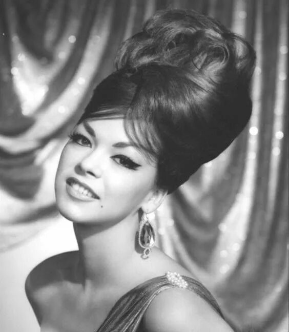 Прически 60 х фото All sizes Saturday Night Hair 1960s Flickr - Photo Sharing! in 2021 Vintage hair