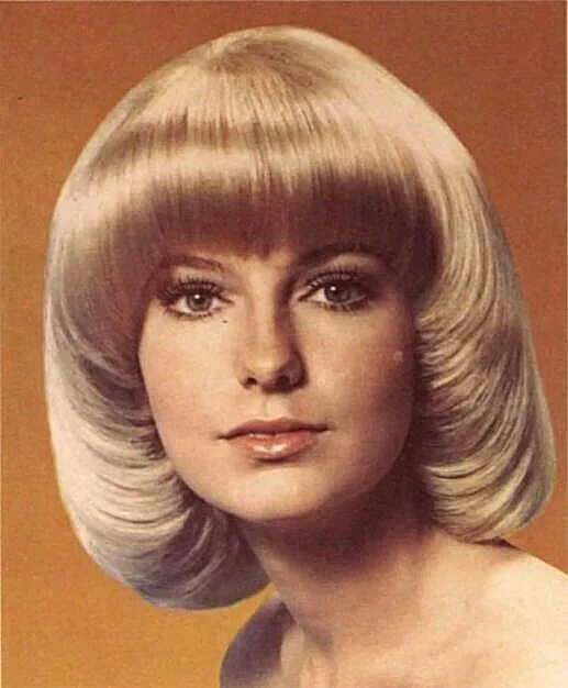 Прически 70 каре carré rétro avec frange 1970s hairstyles, Short hair styles, Vintage hairstyles