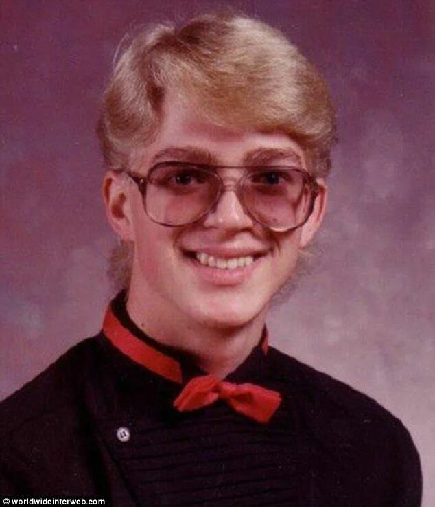 Прически 80 х мужские ссср Bow tie, big glasses? Yes, please. Yearbook photos, Yearbook, Funny yearbook pic