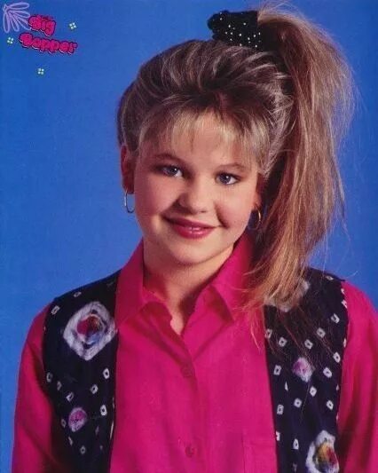 Прически 90 для девочек D.J. Tanner's frosted side ponytail: 90s hairstyles, Old hairstyles, 80s hair