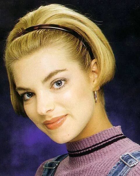 Прически 90 х годов каре 90s short hairstyle Short hair styles, 90s hairstyles short, Short bob hairstyle