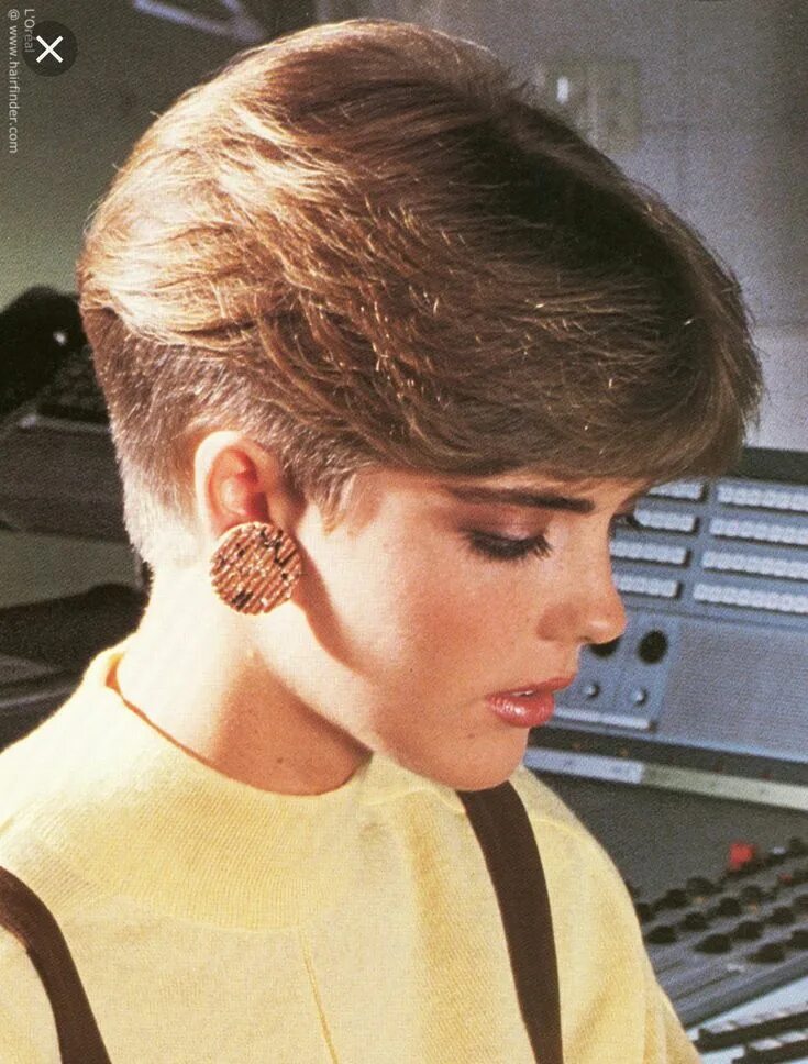 Прически 90 на короткие волосы Pin by Elizabeth on Hair 80s short hair, Wedge haircut, 80's hairstyle