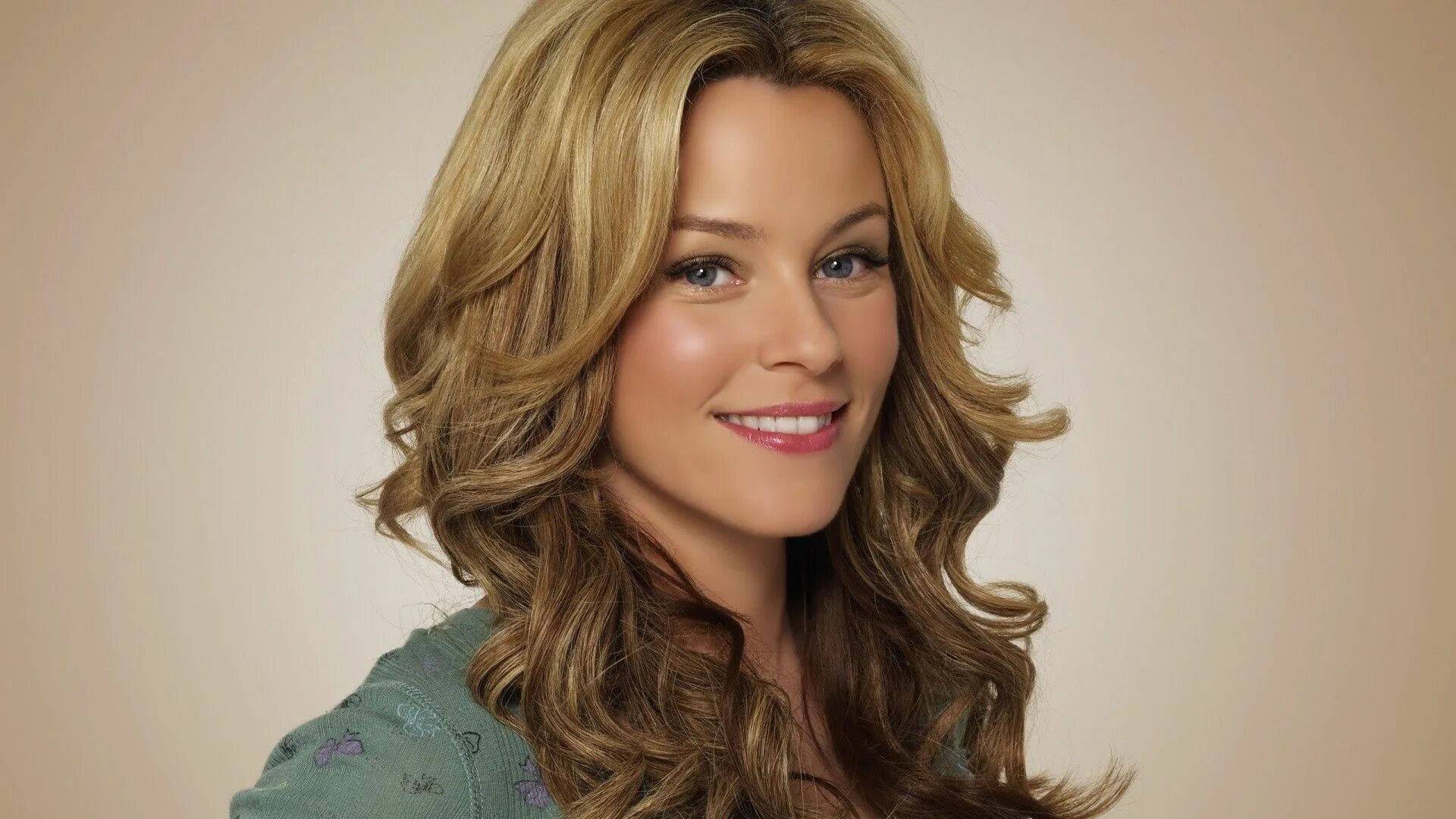 Прически актрис фото Elizabeth Banks Hair styles, Elizabeth banks, Hair