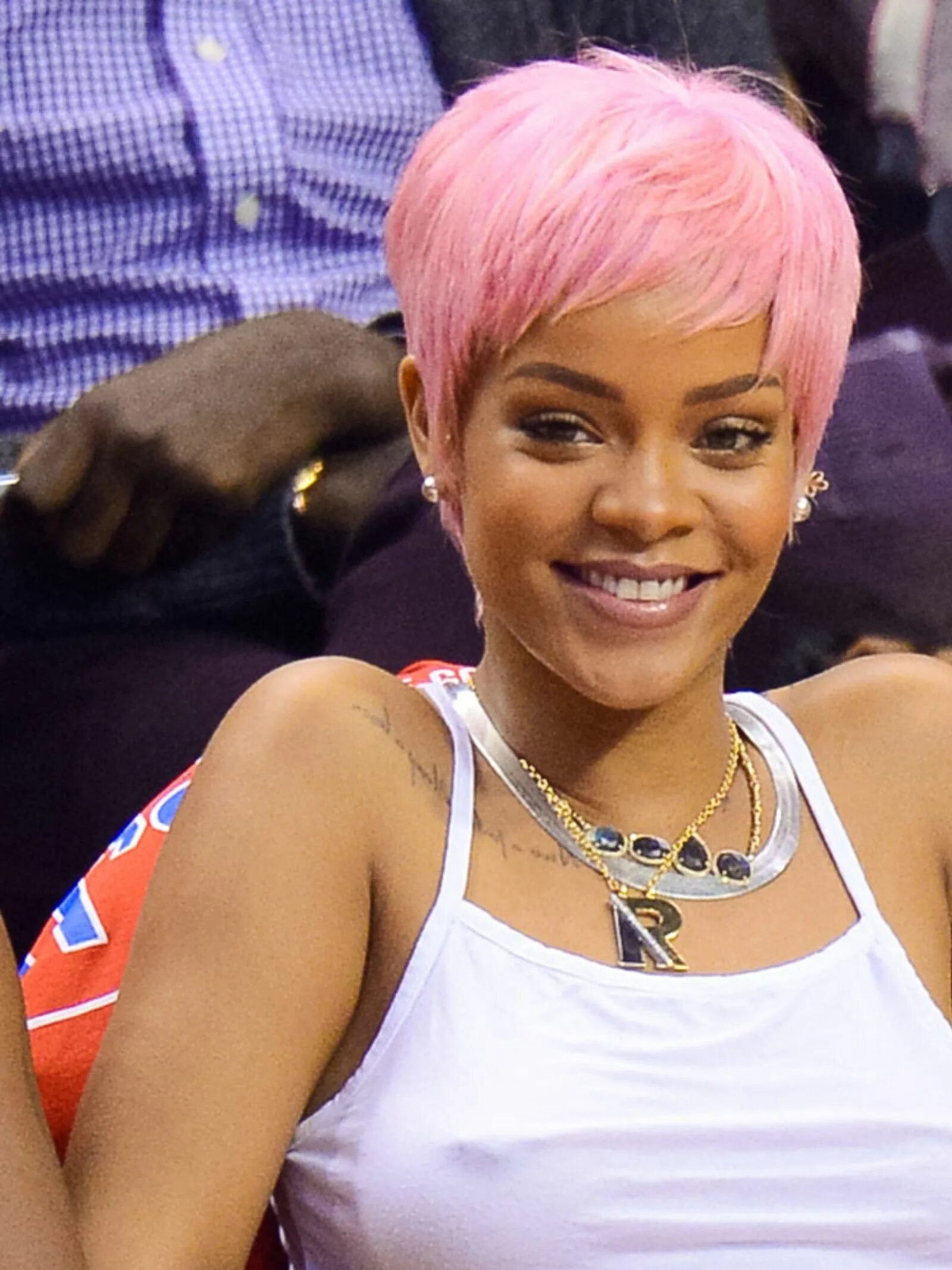 Прически америка женские Rihanna: A Life In Hair Rihanna hairstyles, Rihanna pixie cut, Rihanna pixie