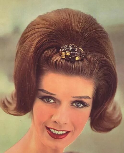 Прически американок 60 годов гмаил Eyebrows that can cut you Vintage hairstyles, 1960 hairstyles, Retro hairstyles