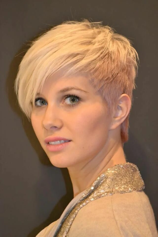 Прически асимметрия на короткие Pin by Petra Smit Brouwer on Kapsels Super short hair, Short sassy hair, Short h