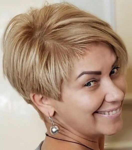 Прически ассиметричные на короткие волосы для женщин Pixie haircut ideas Hair cuts, Pixie haircut, Short hair styles