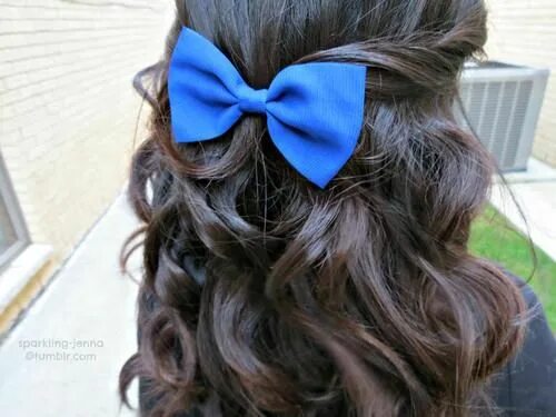 Прически бантиком на длинные волосы curly hair with blue bow Hair styles, Hair designs, Straighten hair without heat