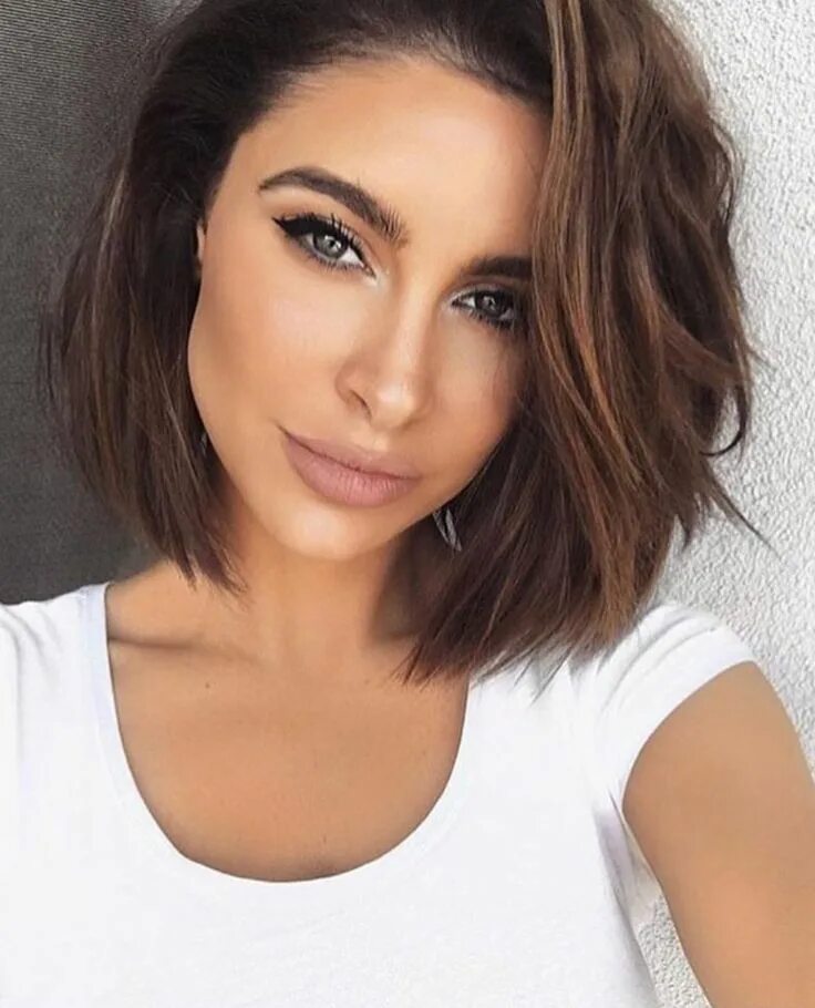 Прически без челки женские модные Pin on Short Hair Short brunette hair, Thick hair styles, Hair lengths