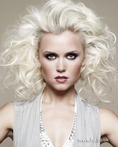 Прически блонд фото platinum blonde curly hairstyle (With images) Curly hair styles, Flip in hair ex