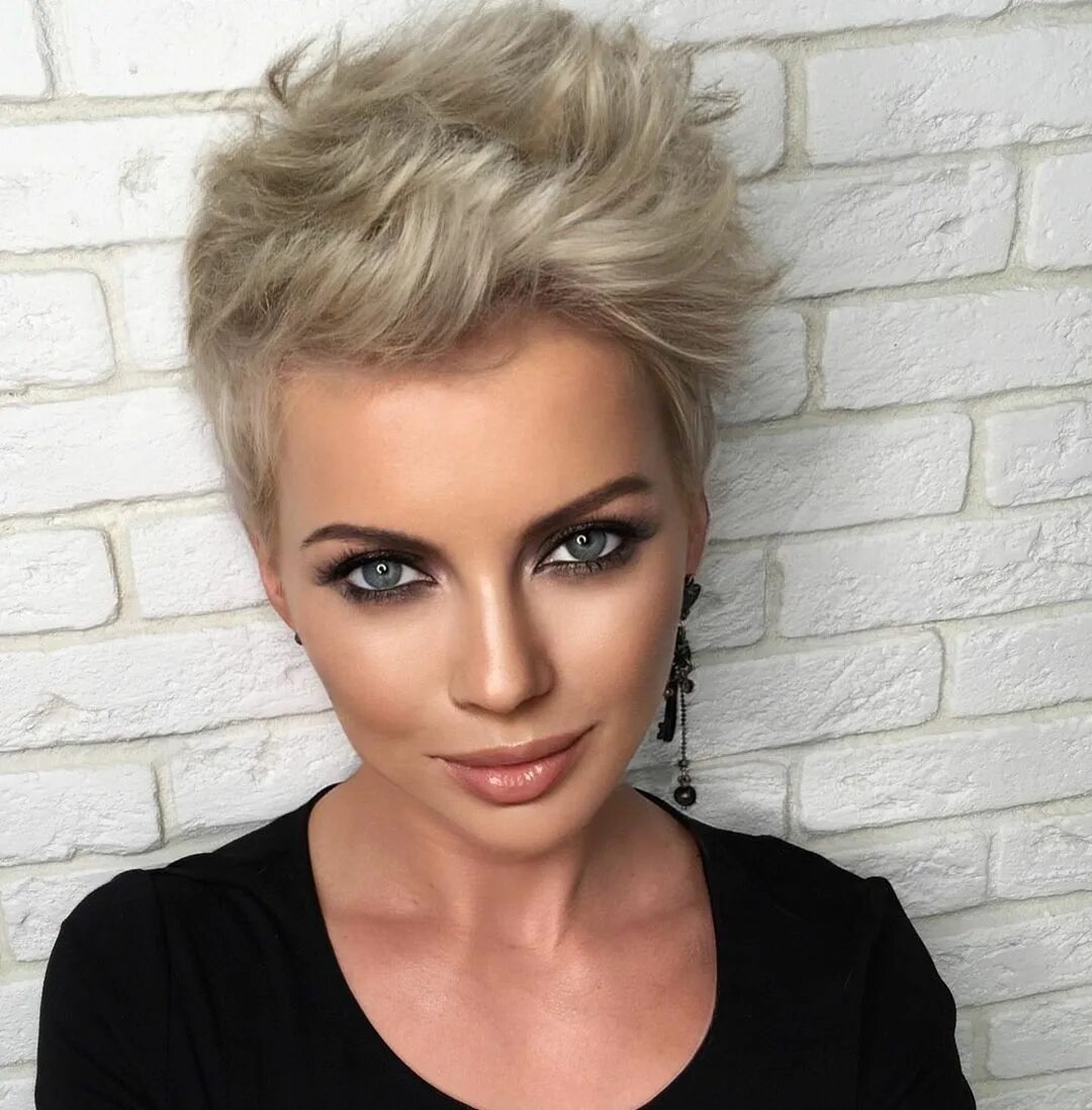 Прически блонд на короткие волосы 50 Short Blonde Hair Ideas for Your New Trendy Look in 2022 Blonde pixie hair, A