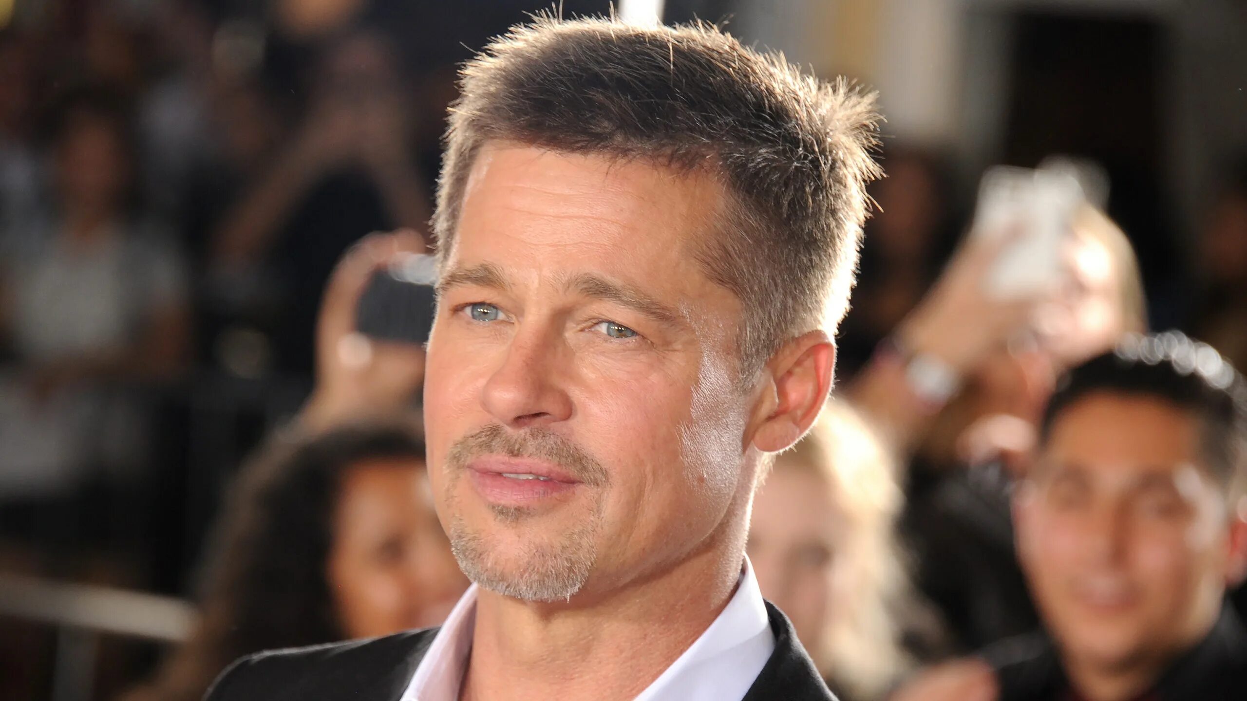 Прически брэда питта фото Brad Pitt Distracts World from Impending Doom With Great Haircut GQ