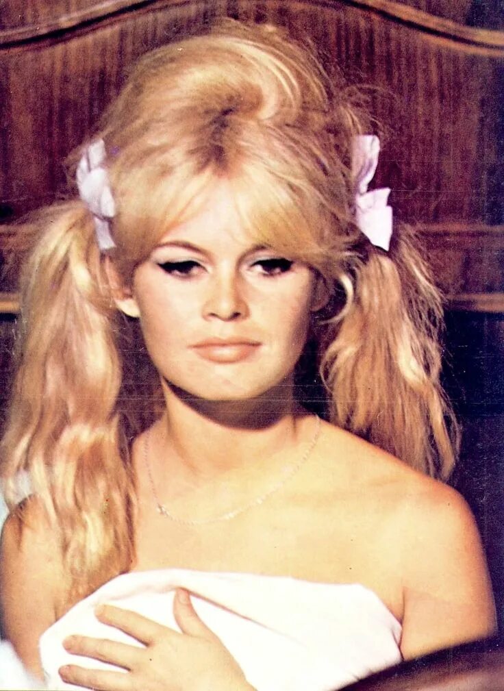 Прически бриджит бардо фото Syd Barrett Search Results Byron's muse Brigitte bardot, Bardot hair, Bridget ba