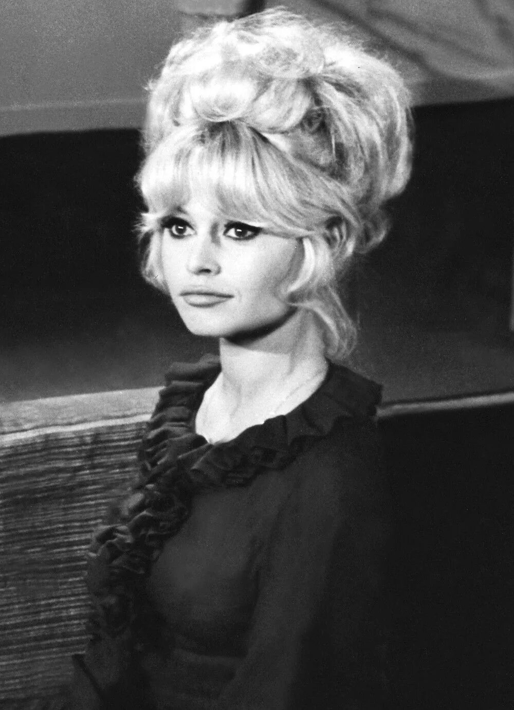 Прически бриджит бардо фото Brigitte Bardot on the set of the music video (Tiens c’est toi), for the BB Show