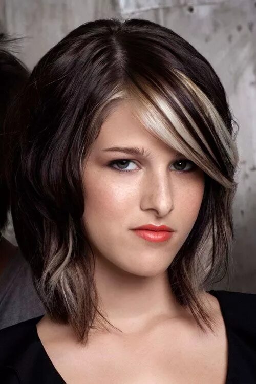 Прически челки мелирование фото dark hair with peekaboo highlights Cassadee Pope (Hey Monday) Wavy Dark Brown Pe