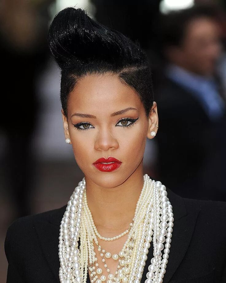 Прически черных The Best Beauty Looks Rihanna Has Rocked So Far Hair color for black hair, Beaut