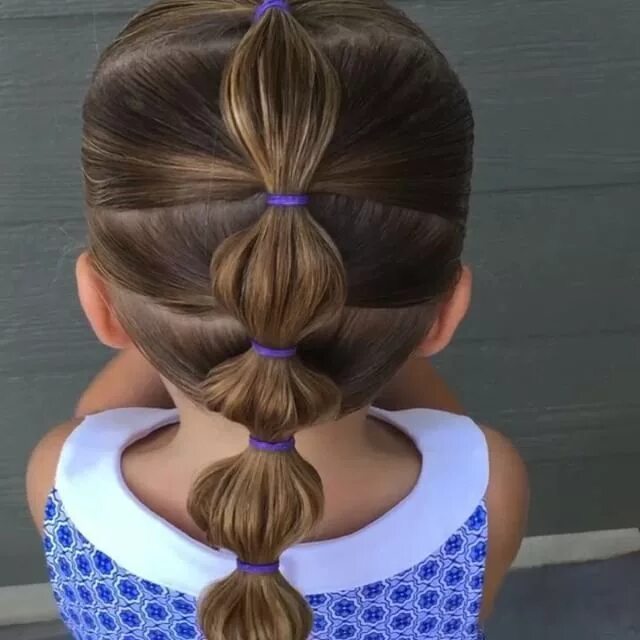 Простые и красивые прически для девочек на 1 сентября 2023 Kids hairstyles, Baby