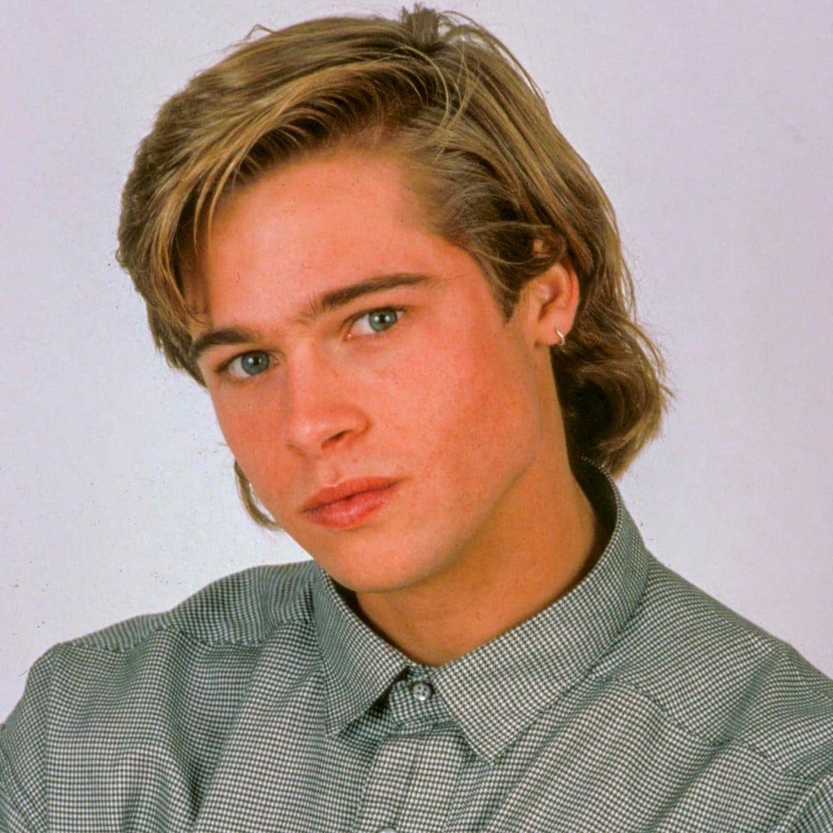 Прически девяностых мужские Brad Pitt is a beauty chameleon