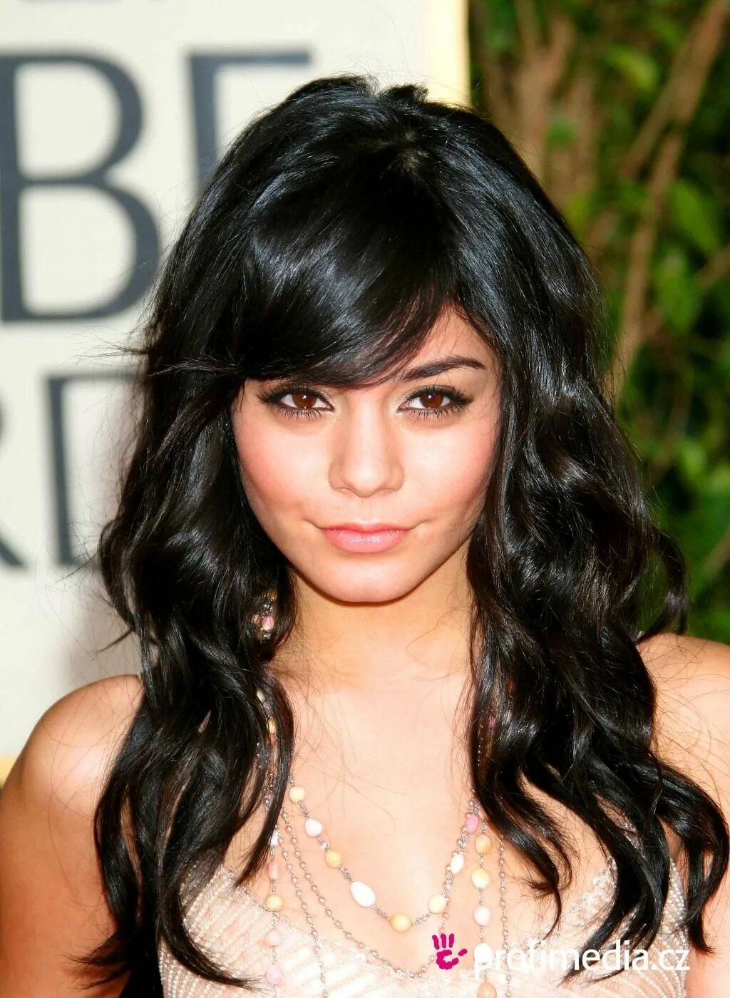 Прически длинные волосы с косой челкой This is the look: google anything like "vanessa hudgens hair" and it's pretty mu