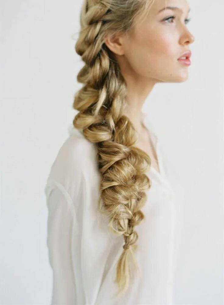 Прически длинных волос косы фото That's a big braid. One to get lost in. Side braid hairstyles, French braid hair