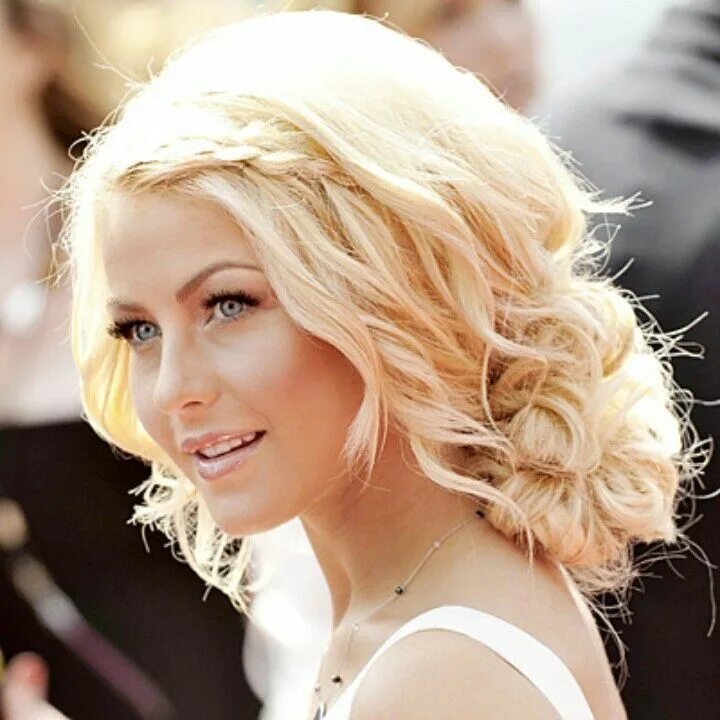 Прически для блондинок на средние волосы Blog - Aveda Institute Columbus Wedding hairstyles, Hair beauty, Long hair style